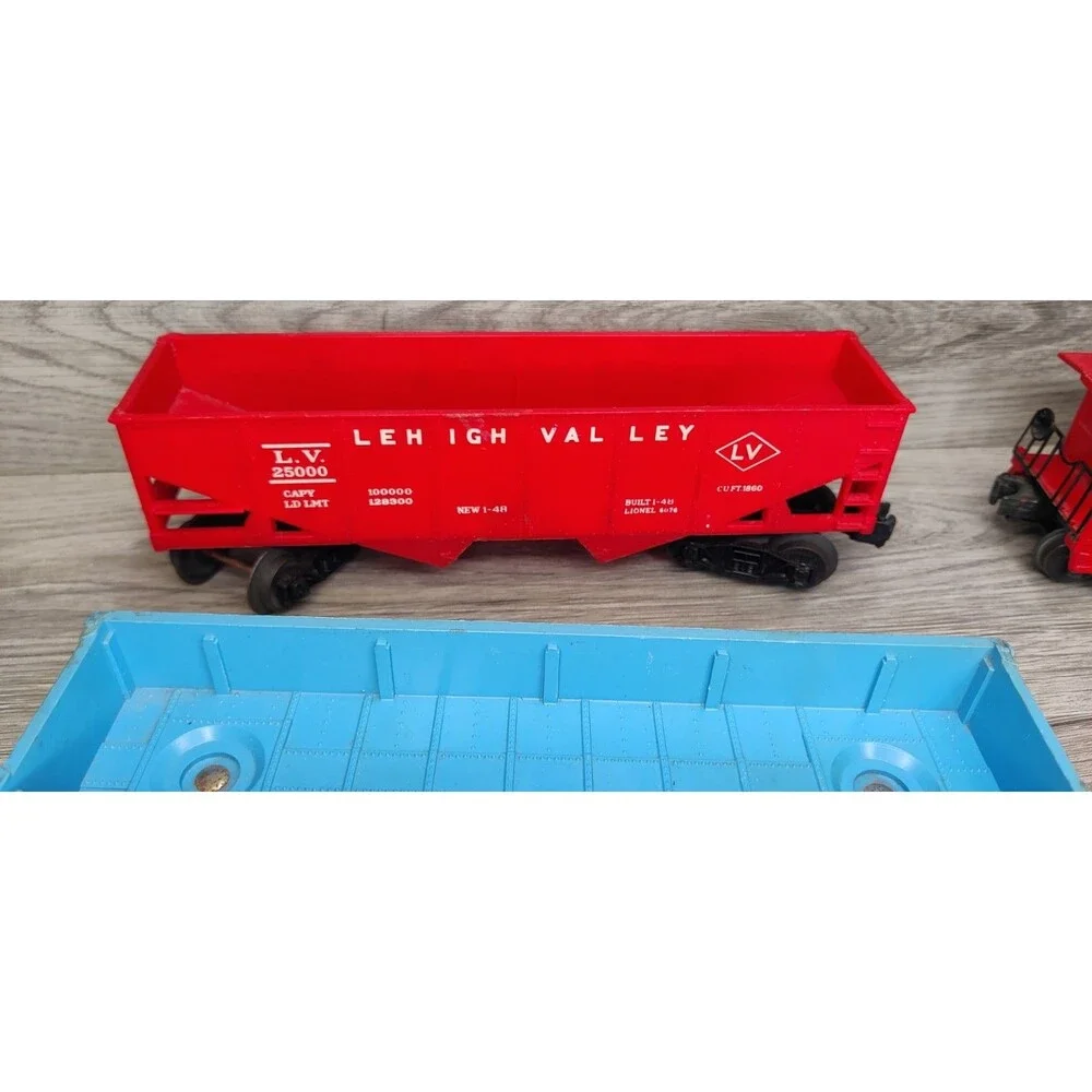 Lionel O Gauge 5 Car Lot: 6257 Caboose, 25000 Lehigh Hopper, 6462 Gondola w/Load